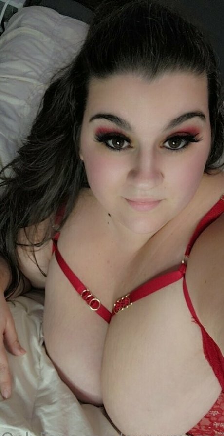 curvymama2020 model pornographic pic