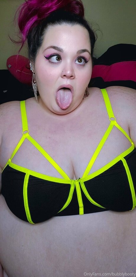 lesbian kissing onlyfans hot xxx picture