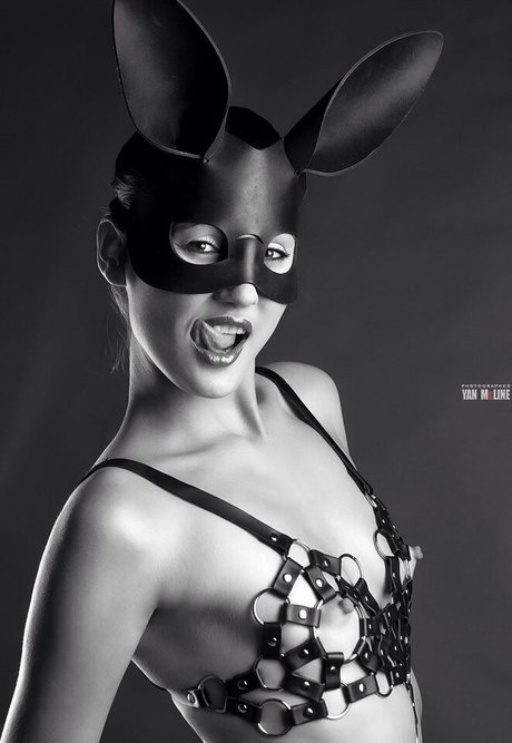 Yan Mcline erotic star image