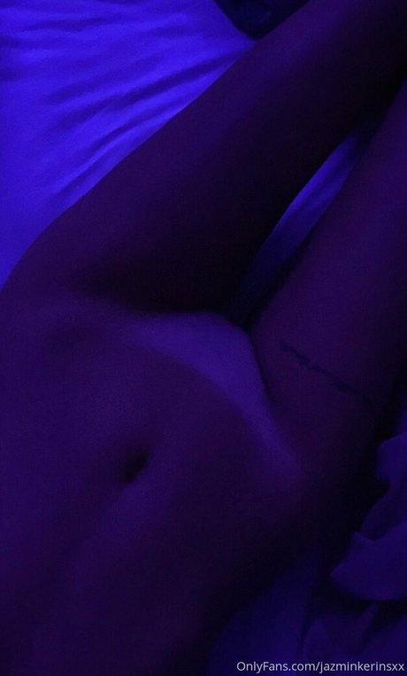 Jazzkerins model nudes pic