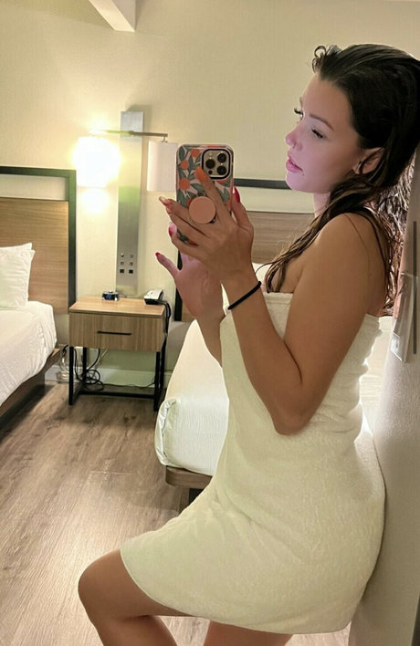 BeccaBangs Quick model image