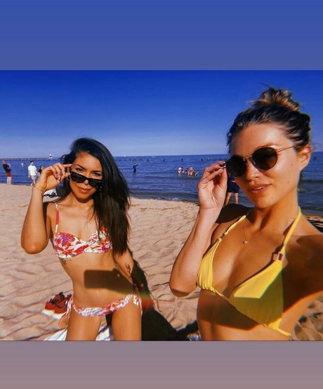 Lili Simmons pornographic star photos