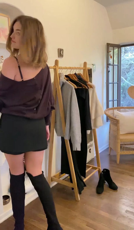 Lili Simmons model sex gallery