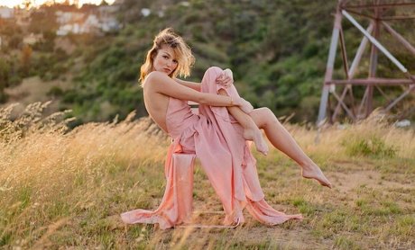 Lili Simmons best model image