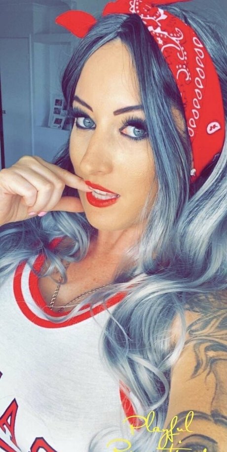 sizzorsister hot star img