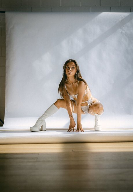 dgyspy art actress photo