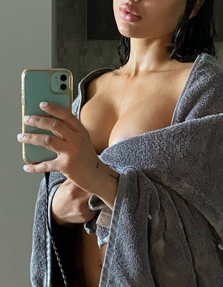 Snackychannn nude actress archive