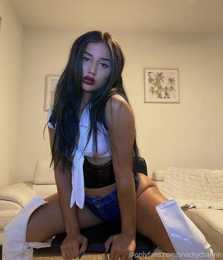 Snackychannn star pornographic photos