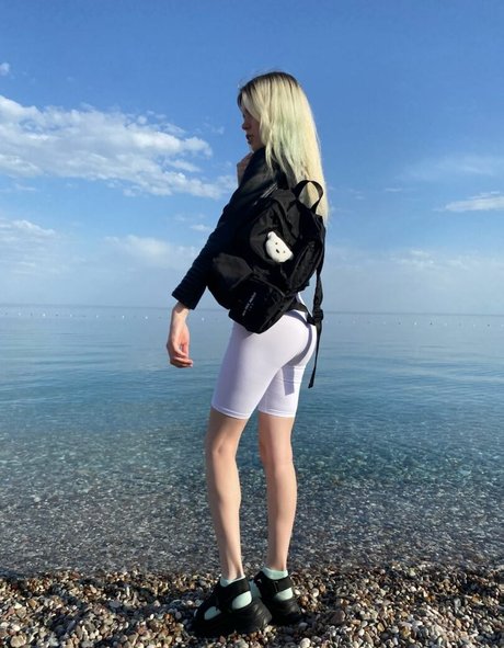 Vikneska star adult img