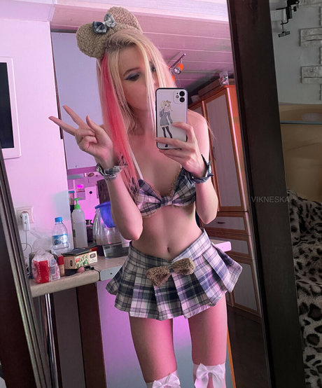 Vikneska model exclusive pic