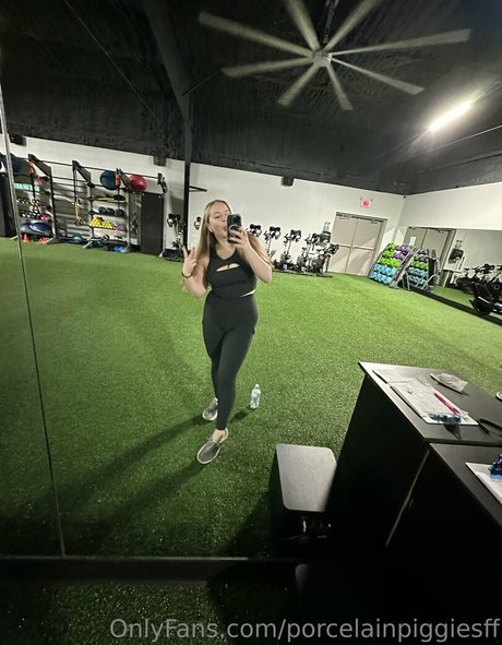 porcelainpiggiesff pornstar erotic photo