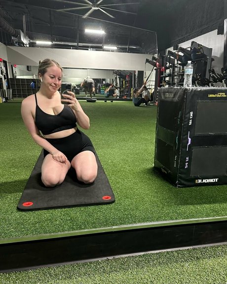 porcelainpiggiesff xxx model gallery