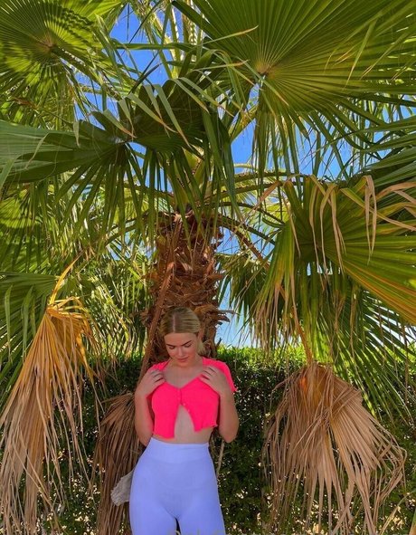 ellie miss art actress pics