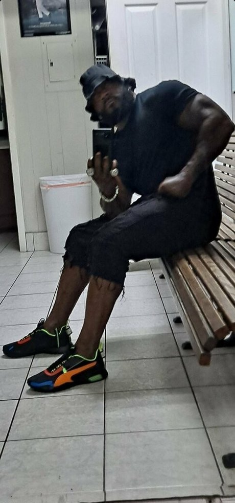 lesbian kissing onlyfans best photo