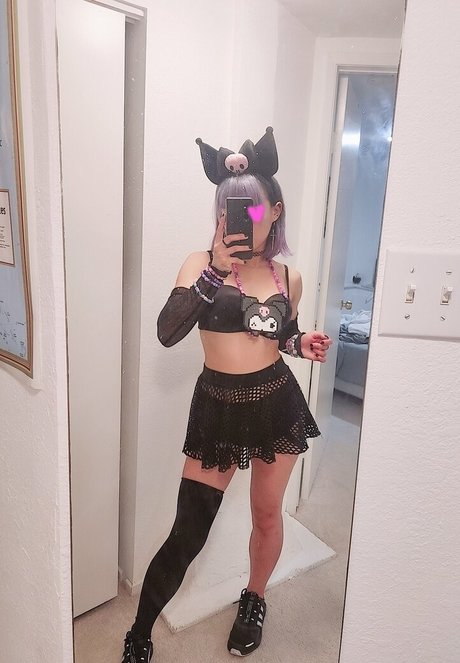 Emucchi Fansly model high quality photo