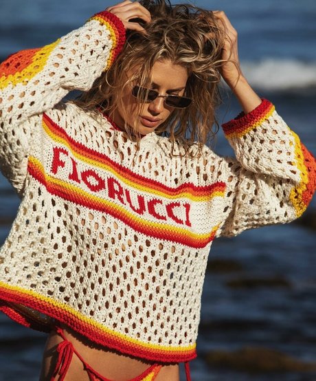 Charlotte McKinney sexy actress pictures