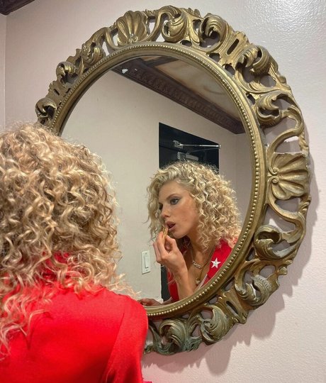 Charlotte McKinney star nude photo