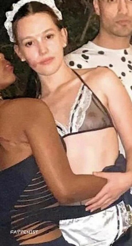 Victoria Pedretti star hd image