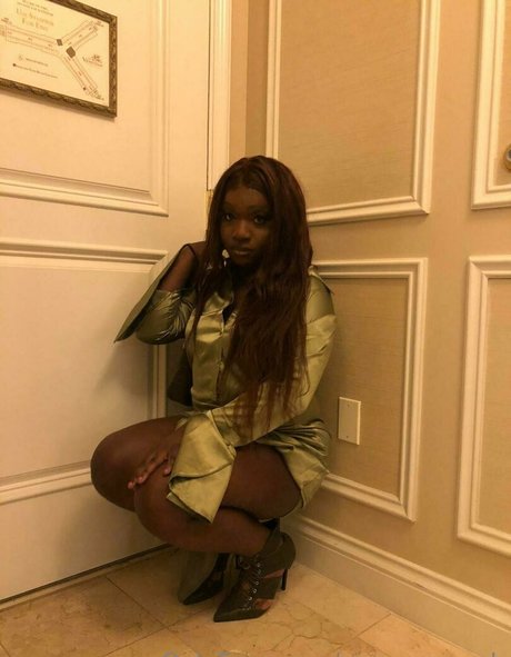 sissy serayah model art photo