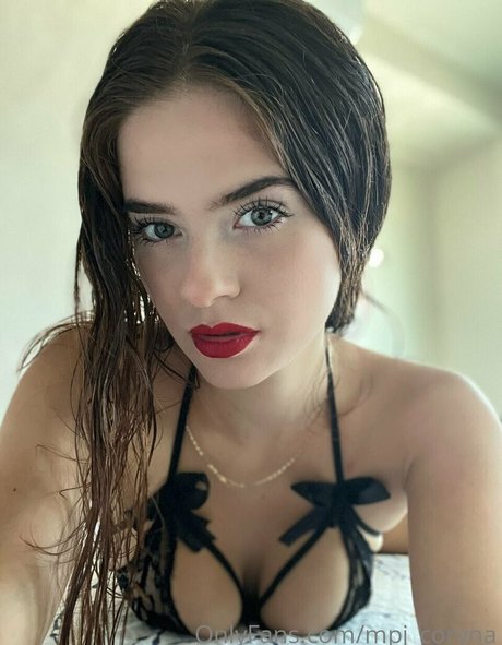 Coryna Ponce art star archive