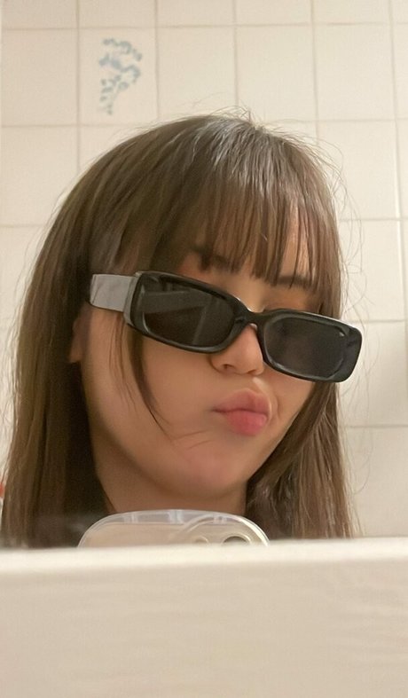 ASMR BlueKatie nude model picture