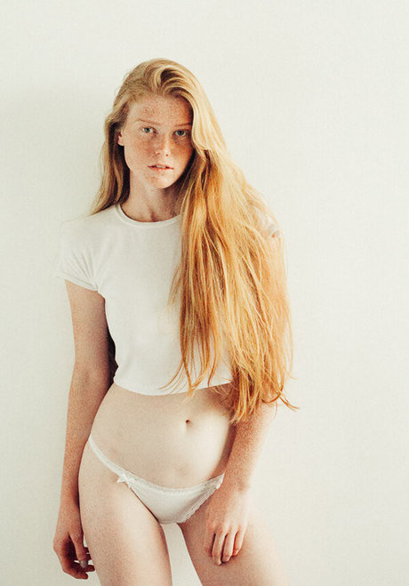 Anna Deniro model photos