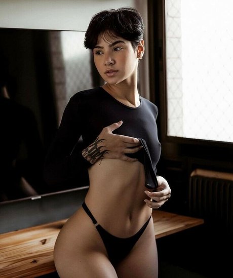 Isis Rodrigues erotic star pic