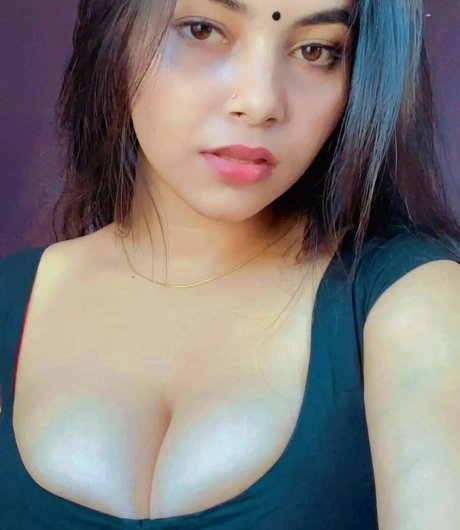 Arpa Roy pretty pornstar pics