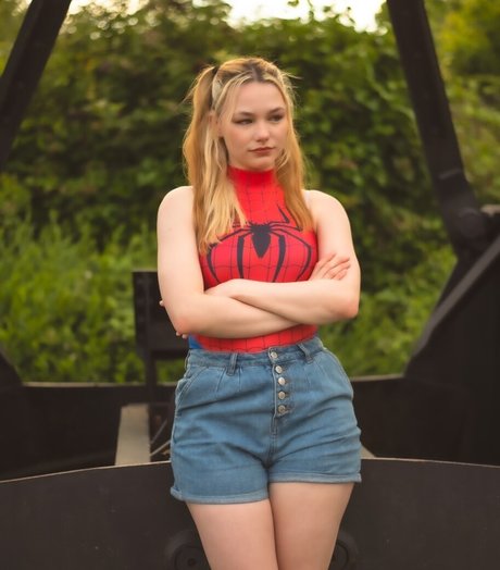 Nomi Teee high quality star pic