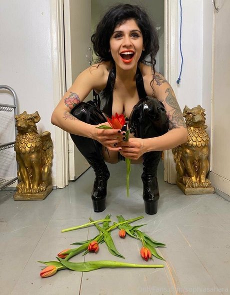 mistresssophiasahara model hot photo