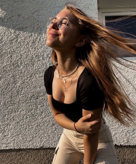 Anna Kauer free pornstar gallery