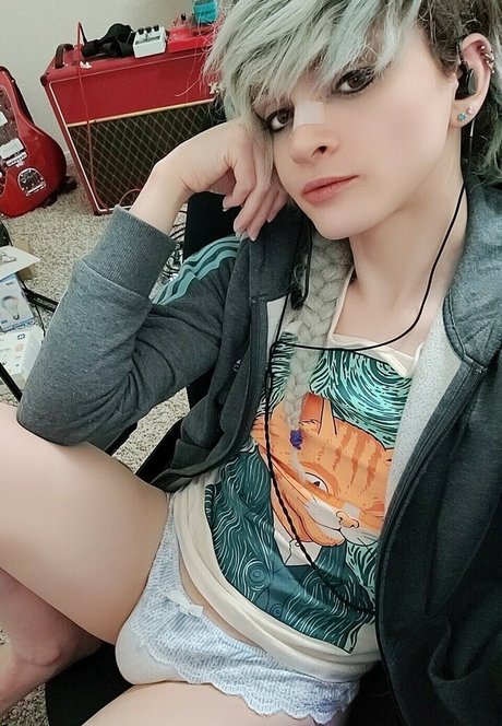 trappychan_ exclusive model photos