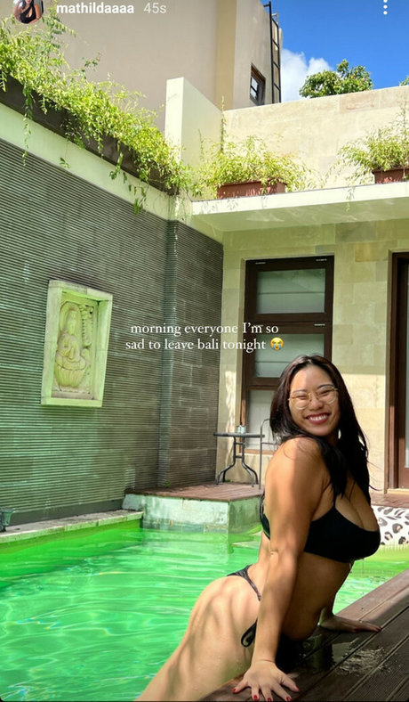 Mathilda Huang pornstar top photo