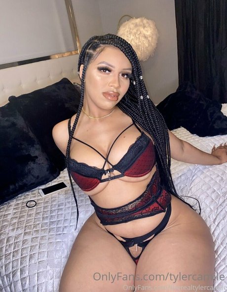 tylercamile nude model image