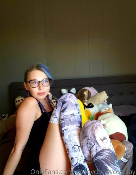 gooeychewycosplay actress pics