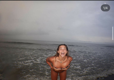 andrea posnerrr hot actress pics