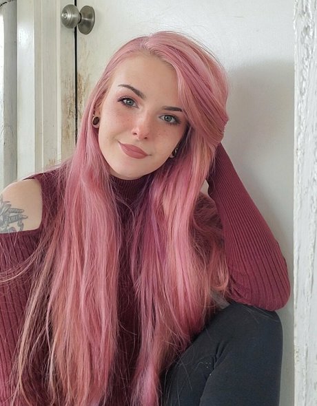 lilydarkofree model nude image