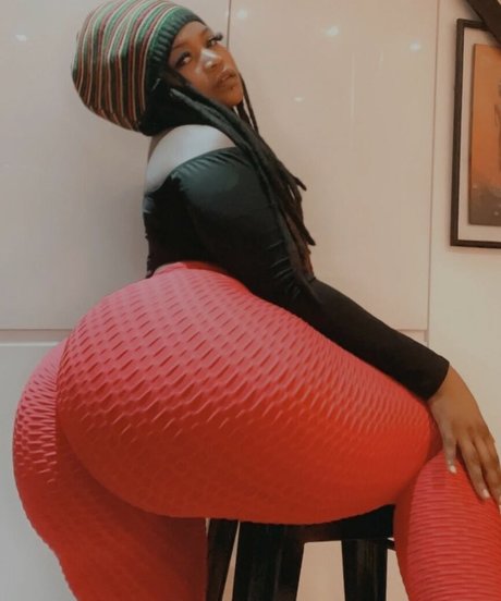 Lorraine Lionheart star naked pics