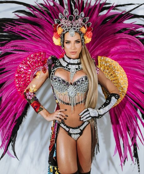 Gabi Martins porn model photo