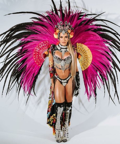 Gabi Martins xxx model images