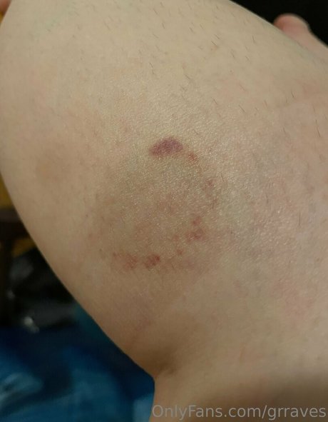 grraves nude actress pic