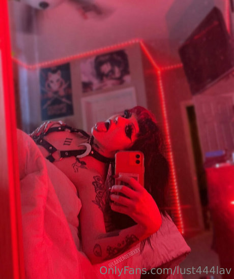 lust444lav model top pic