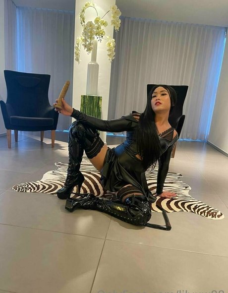 lilyuw88 pornographic model image