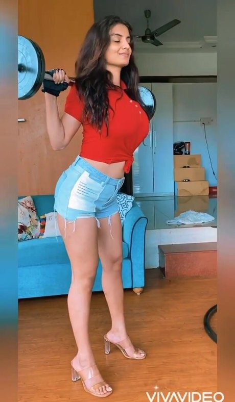 Anveshi Jain pornstar exclusive pic