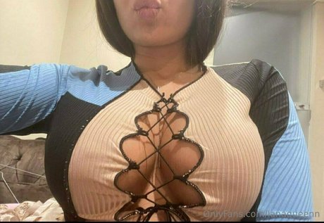 lanaqueenn model top image