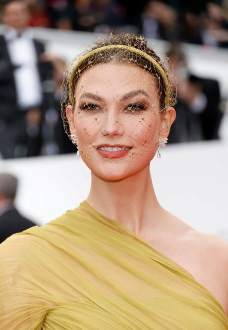 Karlie Kloss model art pics