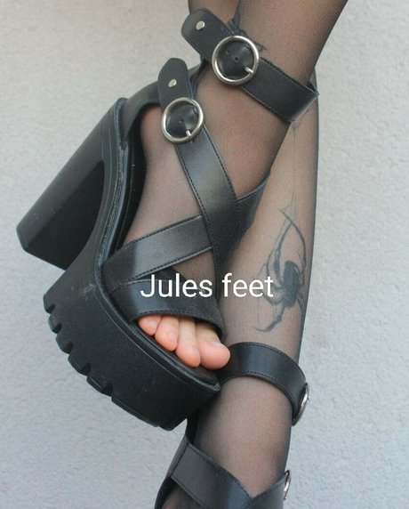 Jules Feet model nude galleries