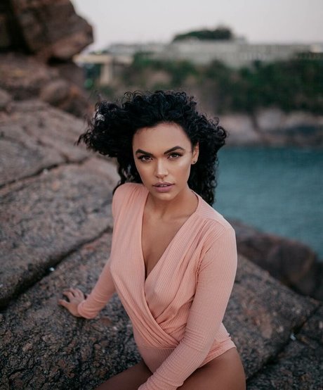 Giovana Cordeiro hot model pic