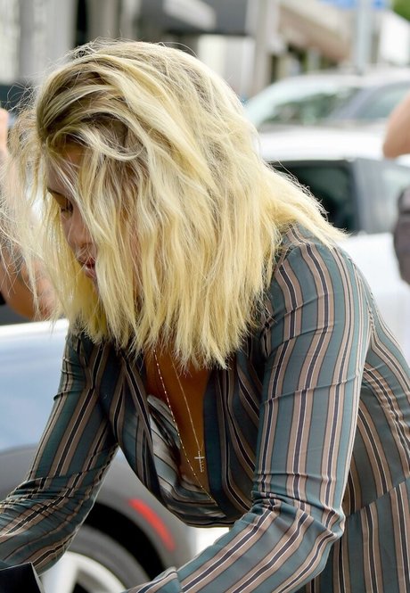 Sofia Richie naked pornstar gallery