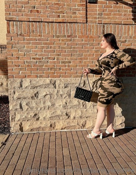 lexi4free model erotic image